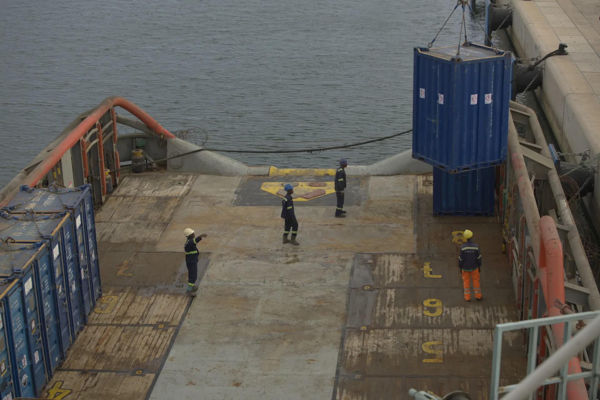 Vessel Agency: Ametrine Valor - photo 2